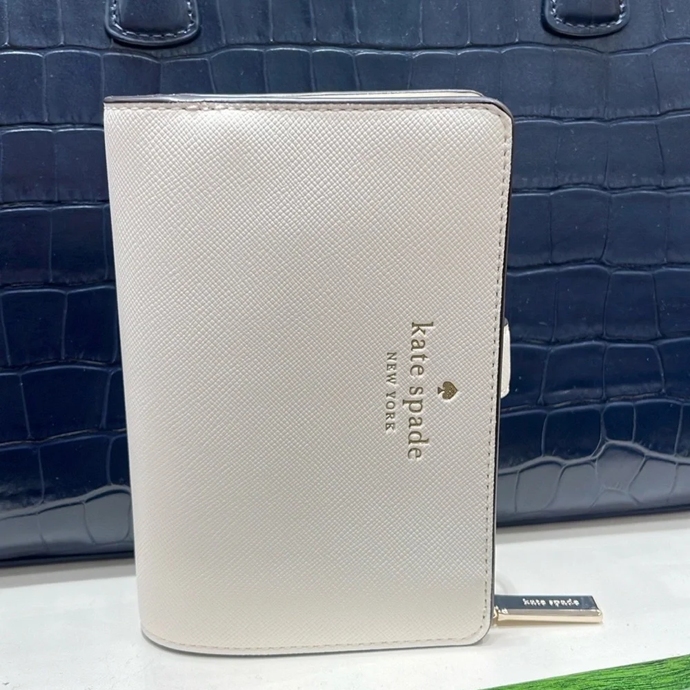 Kate Spade Schuyler Medium Compact Bifold Wallet
Meringue
NWT - Picture 14 of 16